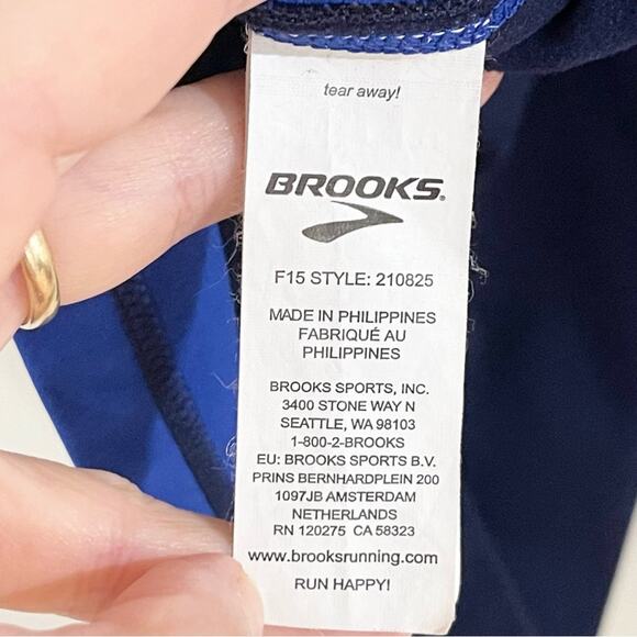Brooks Men's 1/2 Zip Long Sleeve Running Pullover Top Men size S Blue - Picture 7 of 9